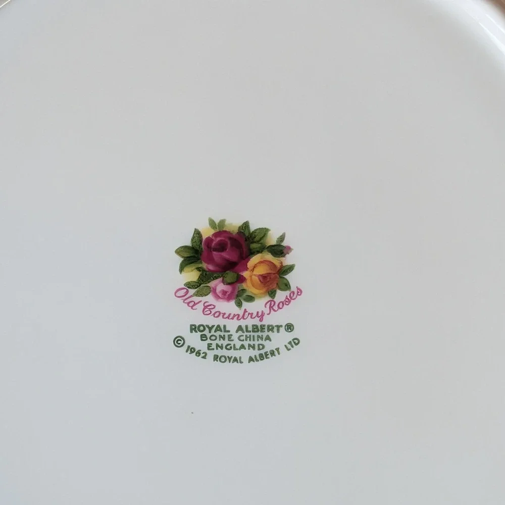 Royal Albert Old Country Roses 12pc Set Service for 4 Dinner Salad Saucer Plates